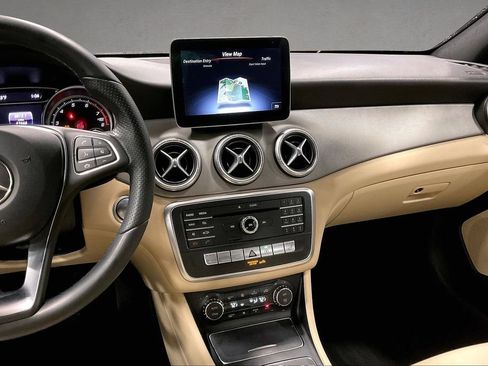 Used 2018 Mercedes-Benz CLA 250 4MATIC image 9
