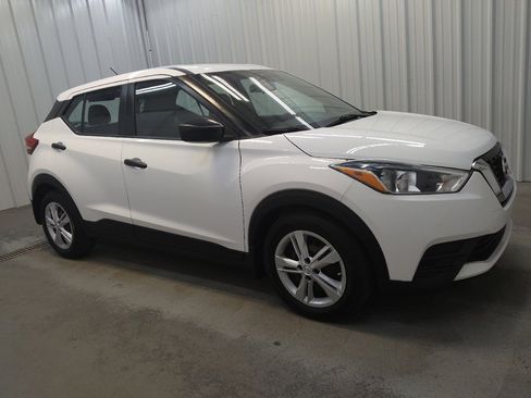 Used 2020 Nissan Kicks S FWD image 11