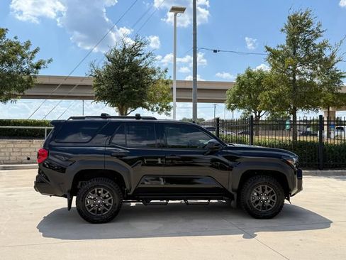 Used 2026 Toyota 4Runner SR5 AWD/4WD image 5