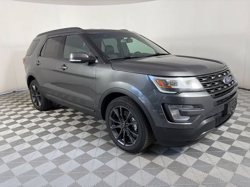 Used 2017 Ford Explorer XLT w/ Equipment Group 202A AWD/4WD image 1