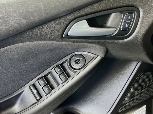 Used 2015 Ford Focus SE image 17