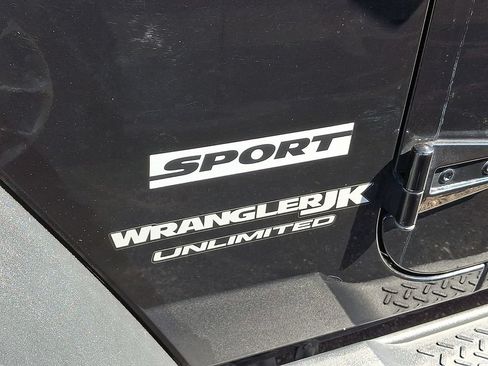 Used 2018 Jeep Wrangler Unlimited Sport S AWD/4WD image 9