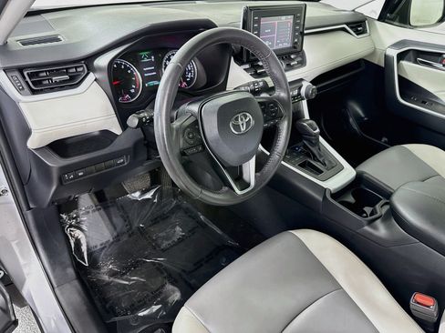 Used 2019 Toyota RAV4 XLE Premium FWD image 23