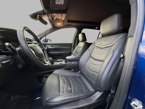 Certified 2025 Cadillac XT6 Premium Luxury w/ Platinum Package image 2