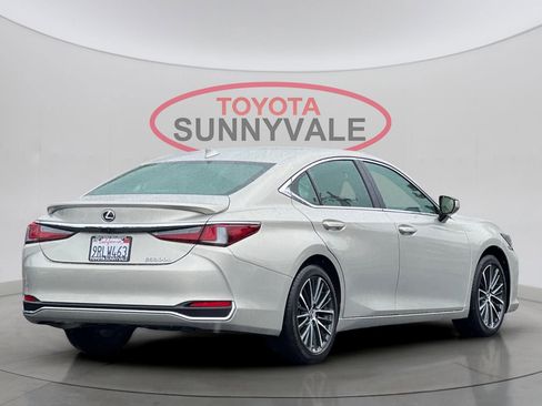 Used 2025 Lexus ES 300h w/ Premium Package image 3