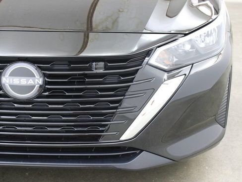Used 2025 Nissan Sentra SV FWD image 8