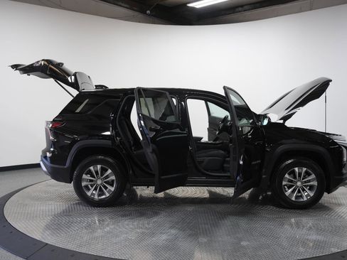 Used 2025 Chevrolet Equinox LT w/ Safety and Technology Package image 9