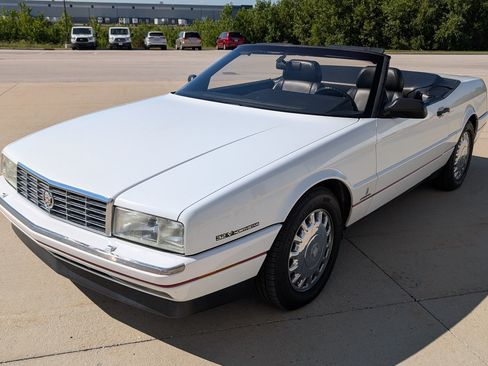 Used 1993 Cadillac Allante FWD image 2