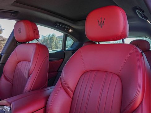 Certified 2022 Maserati Levante Modena image 10