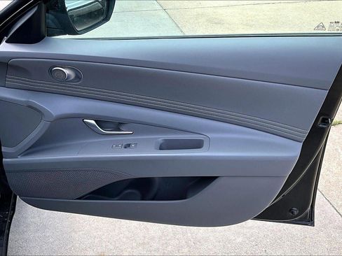 Used 2025 Hyundai Elantra SEL FWD image 28