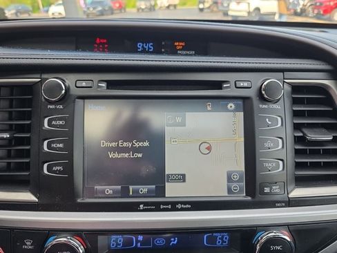 Used 2017 Toyota Highlander XLE image 25