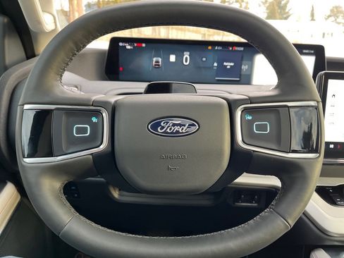 Used 2025 Ford Expedition Max Active image 30