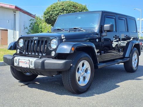 Used 2014 Jeep Wrangler Unlimited Sahara w/ Dual Top Group image 3