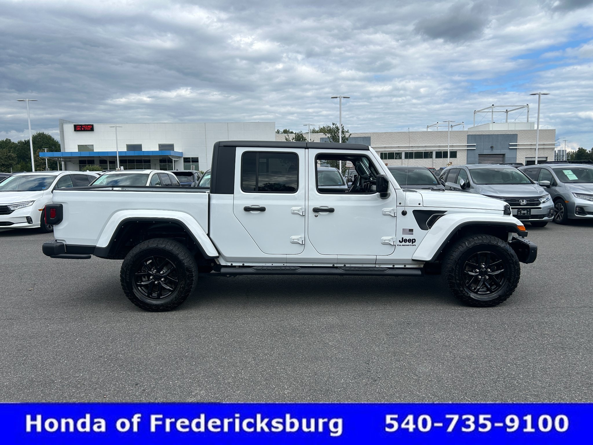 Used 2023 Jeep Gladiator Sport AWD/4WD image 7