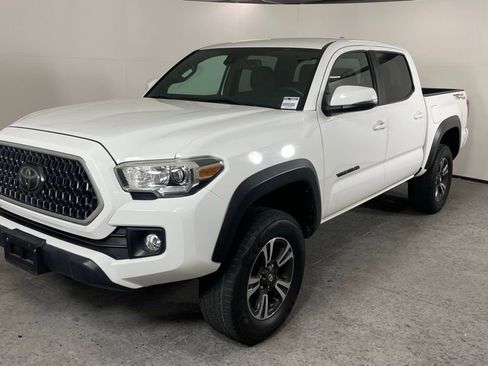 Used 2019 Toyota Tacoma TRD Off-Road w/ Technology Package image 7