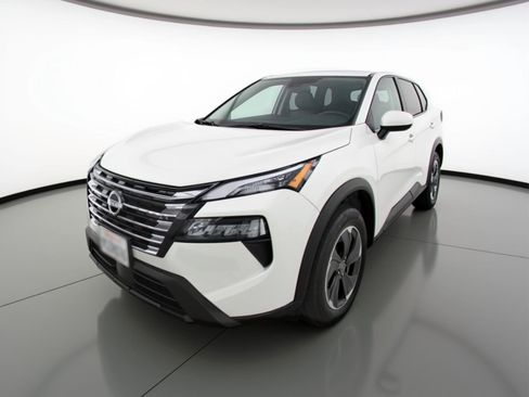 Used 2025 Nissan Rogue SV image 3