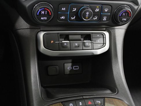 Used 2023 GMC Acadia SLE w/ Driver Convenience Package image 15