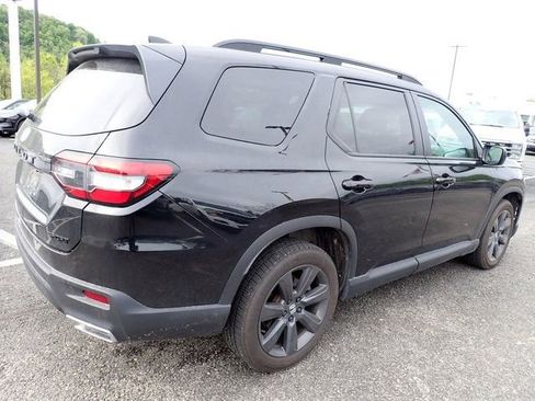 Used 2023 Honda Pilot Sport image 6