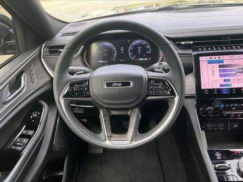 Certified 2024 Jeep Grand Cherokee L Overland w/ Luxury Tech Group IV image 10