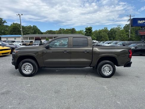 Used 2023 Chevrolet Colorado W/T RWD image 2