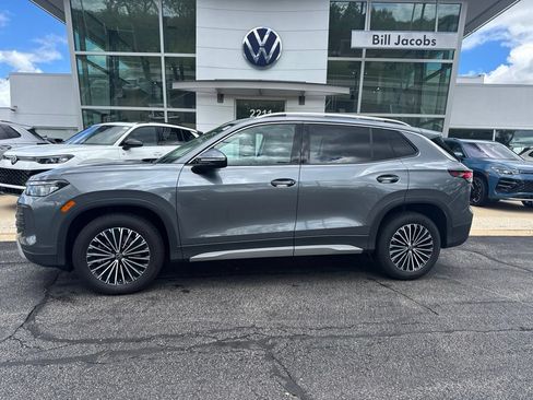 Used 2025 Volkswagen Tiguan S w/ 18" Wheel Package AWD/4WD image 3