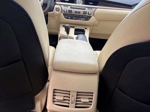 Used 2013 Lexus ES 350 Base 4dr Sedan w/ Premium Pkg image 29