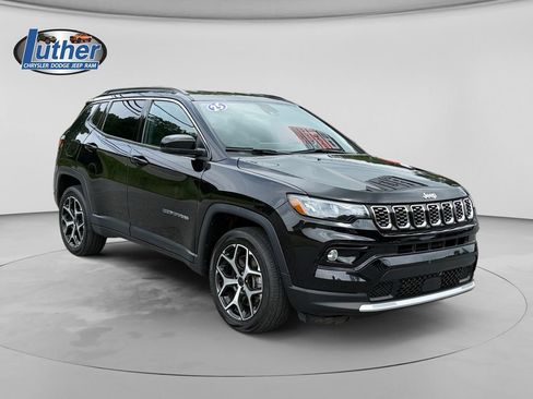 Used 2025 Jeep Compass Limited AWD/4WD image 7