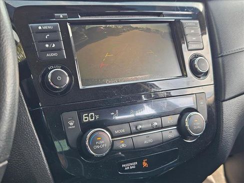 Used 2018 Nissan Rogue SV FWD image 13