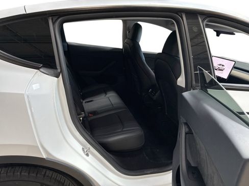 Certified 2023 Tesla Model Y AWD image 21