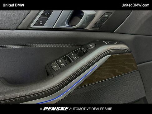 Used 2022 BMW X5 xDrive40i w/ Premium Package AWD/4WD image 3