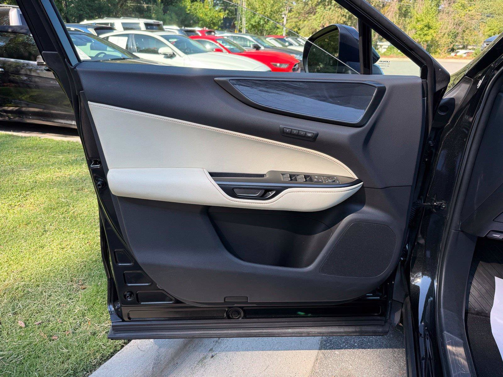 Used 2024 Lexus NX 250 FWD w/ Towing Package (2000 Lbs) image 18