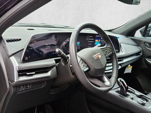 Used 2024 Cadillac XT4 Luxury w/ Cold Weather Package image 9