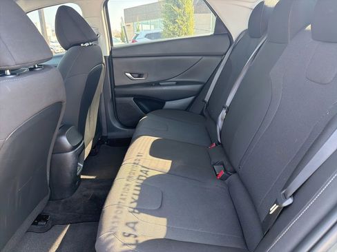 Certified 2025 Hyundai Elantra SE image 12