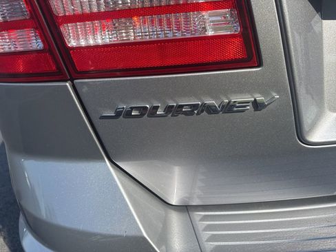 Used 2020 Dodge Journey SE w/ SE Popular Equipment Group FWD image 10