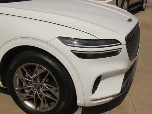 Used 2025 Genesis GV70 2.5T AWD/4WD image 5
