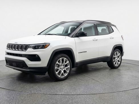Used 2025 Jeep Compass Limited image 3
