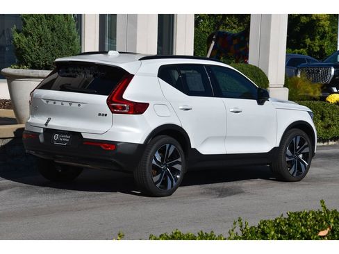 Certified 2025 Volvo XC40 B5 Ultra w/ Protection Package Premier image 4