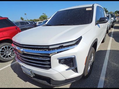 Used 2025 Chevrolet Traverse LT
