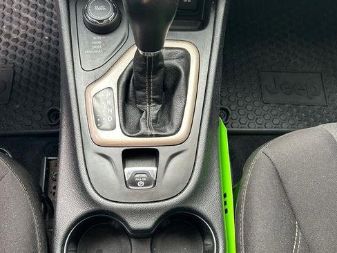 Used 2017 Jeep Cherokee Latitude w/ Cold Weather Group image 16