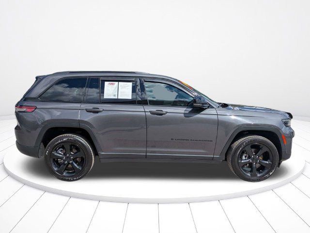 Used 2023 Jeep Grand Cherokee Altitude RWD image 3