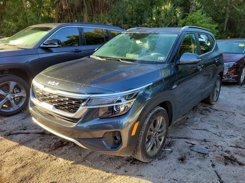 Used 2023 Kia Seltos S w/ Navigation Package AWD/4WD image 3