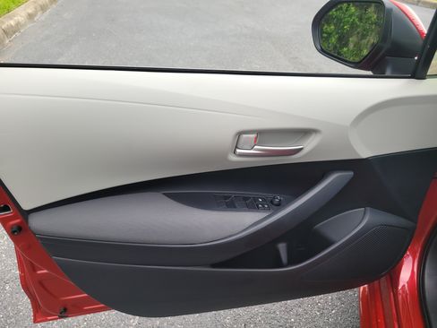Used 2021 Toyota Corolla LE FWD image 15