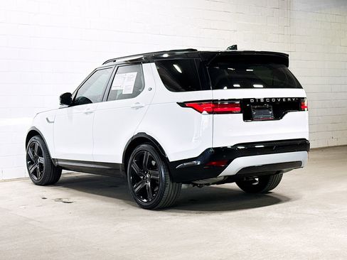 Used 2024 Land Rover Discovery Metropolitan Edition image 3