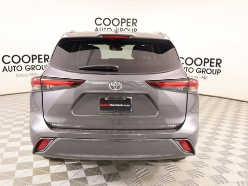 Used 2024 Toyota Highlander Limited FWD image 22