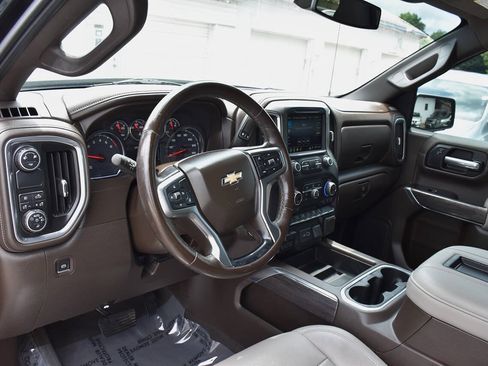 Used 2019 Chevrolet Silverado 1500 LTZ w/ LTZ Convenience Package RWD image 8