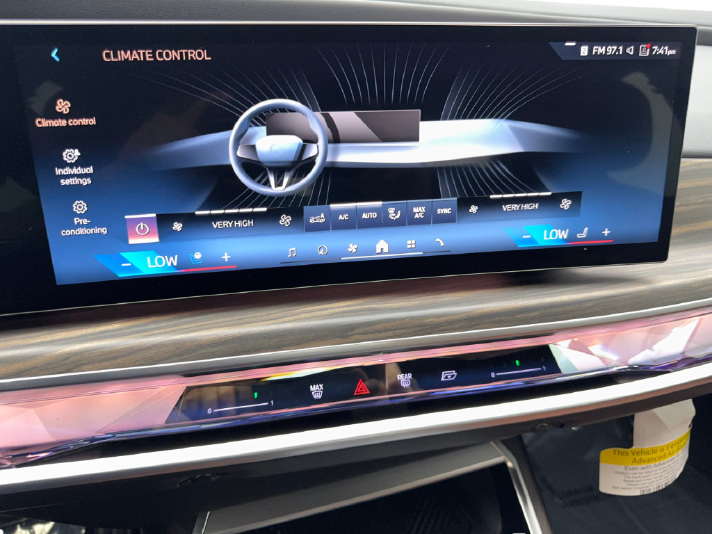 Used 2024 BMW i7 xDrive60 w/ Executive Package AWD/4WD image 64