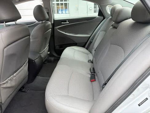 Used 2012 Hyundai Sonata SE w/ Navigation & Sunroof Pkg FWD image 12