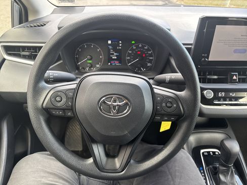 Used 2025 Toyota Corolla LE image 18