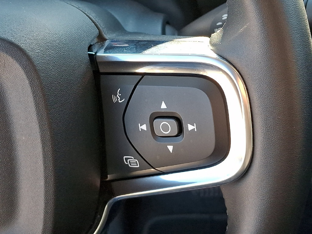 Certified 2026 Volvo XC40 B5 Plus AWD/4WD image 24