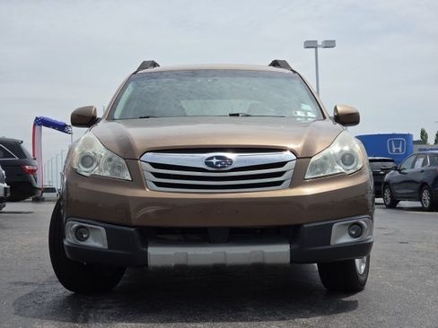 Used 2011 Subaru Outback 3.6R Limited AWD/4WD image 9